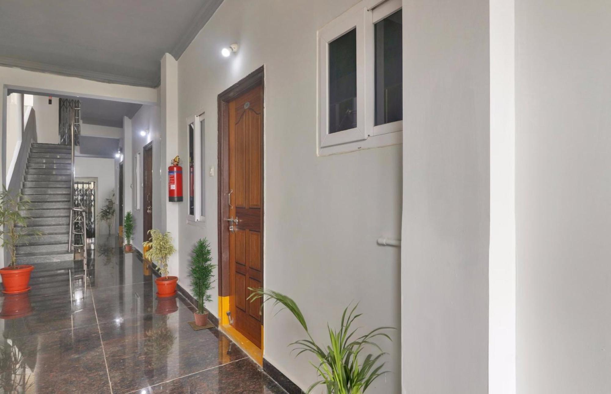 Hotel Super Townhouse Rcc Blizz Kondapur  Exterior foto